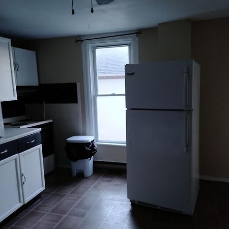Cozy Downtown Two Bedrooms Free Parking Kingston Exterior photo
